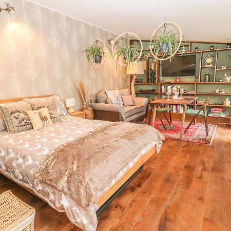 The Cottage The Coach House Рексъм Екстериор снимка